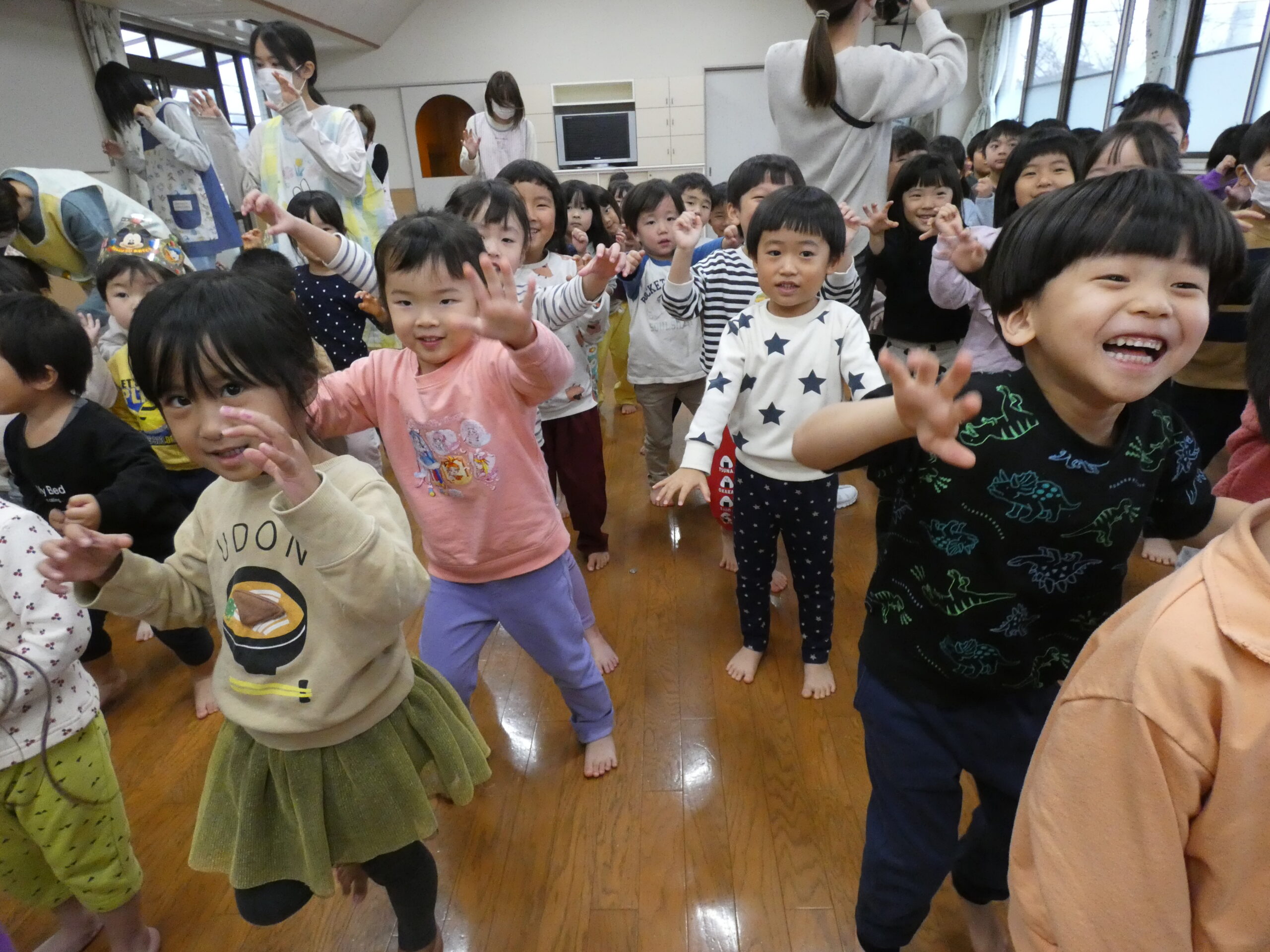 歌や踊りが大好きな子どもたちは、大喜びでした♡